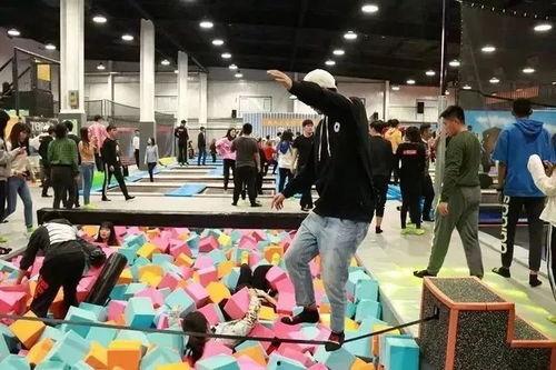 成人蹦床闯关的游戏视频,挑战极限!成人蹦床闯关游戏精彩瞬间回顾