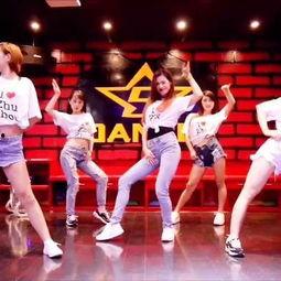 成人舞蹈轻快活泼视频