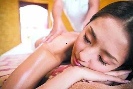 成人浴室美女推油视频,揭秘成人推油视频的私密世界